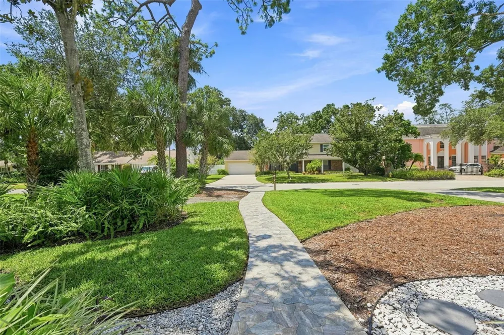 10113 LINDELAAN DRIVE Tampa, FL 33618