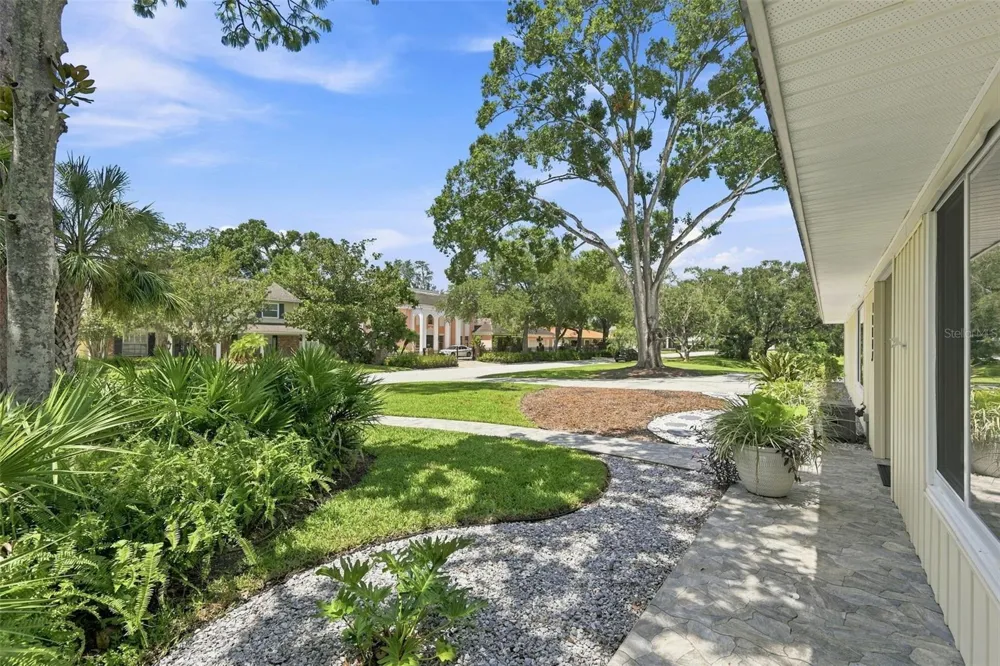 10113 LINDELAAN DRIVE Tampa, FL 33618