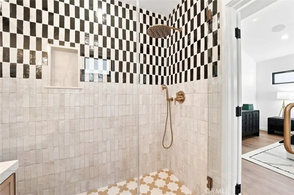 9127 Hargis Los Angeles, CA 90034