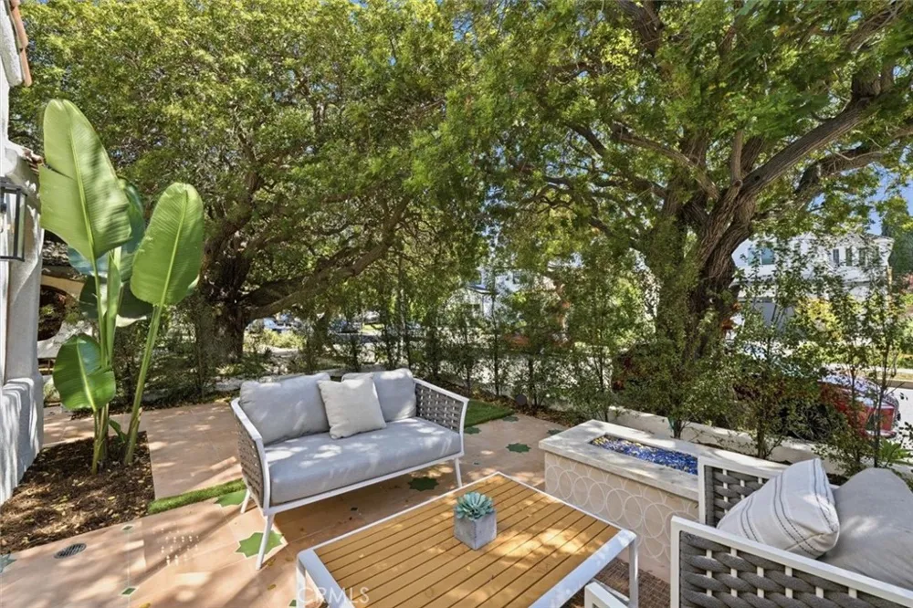 9127 Hargis Los Angeles, CA 90034