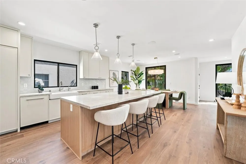 9127 Hargis Los Angeles, CA 90034