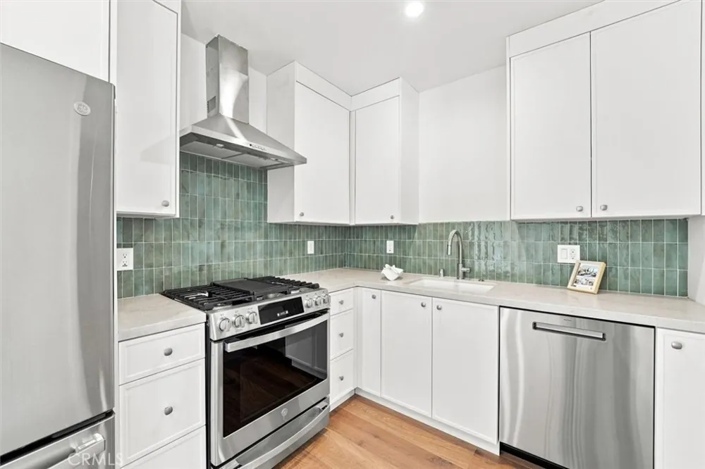9127 Hargis Los Angeles, CA 90034