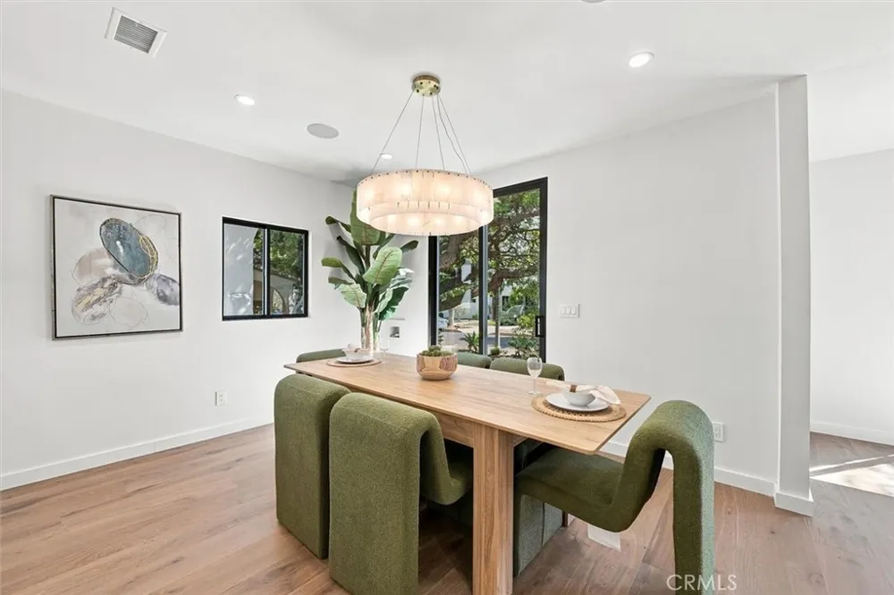 9127 Hargis Los Angeles, CA 90034