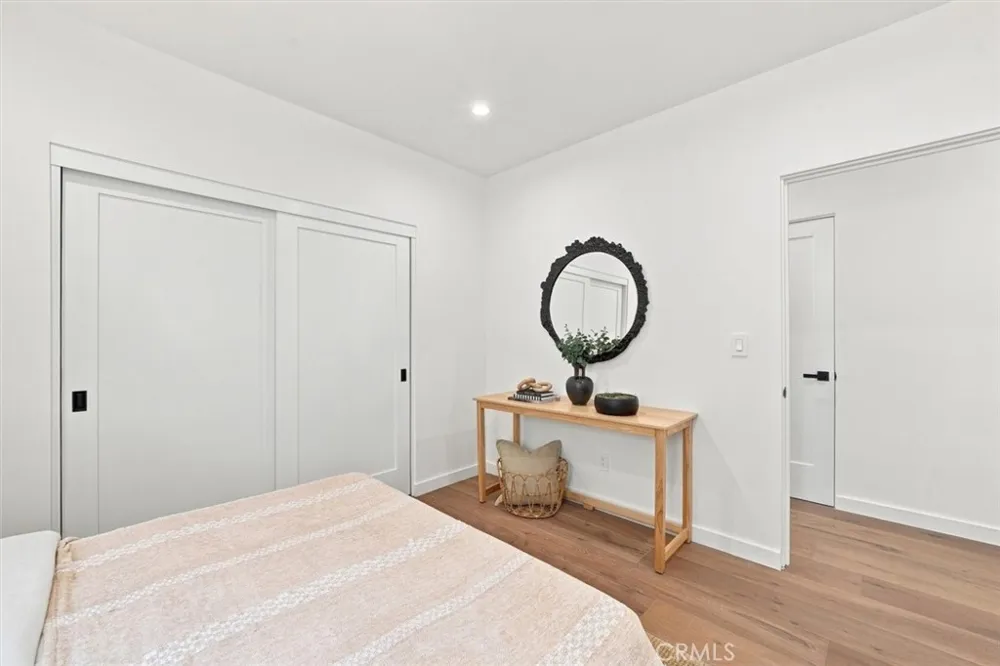 9127 Hargis Los Angeles, CA 90034