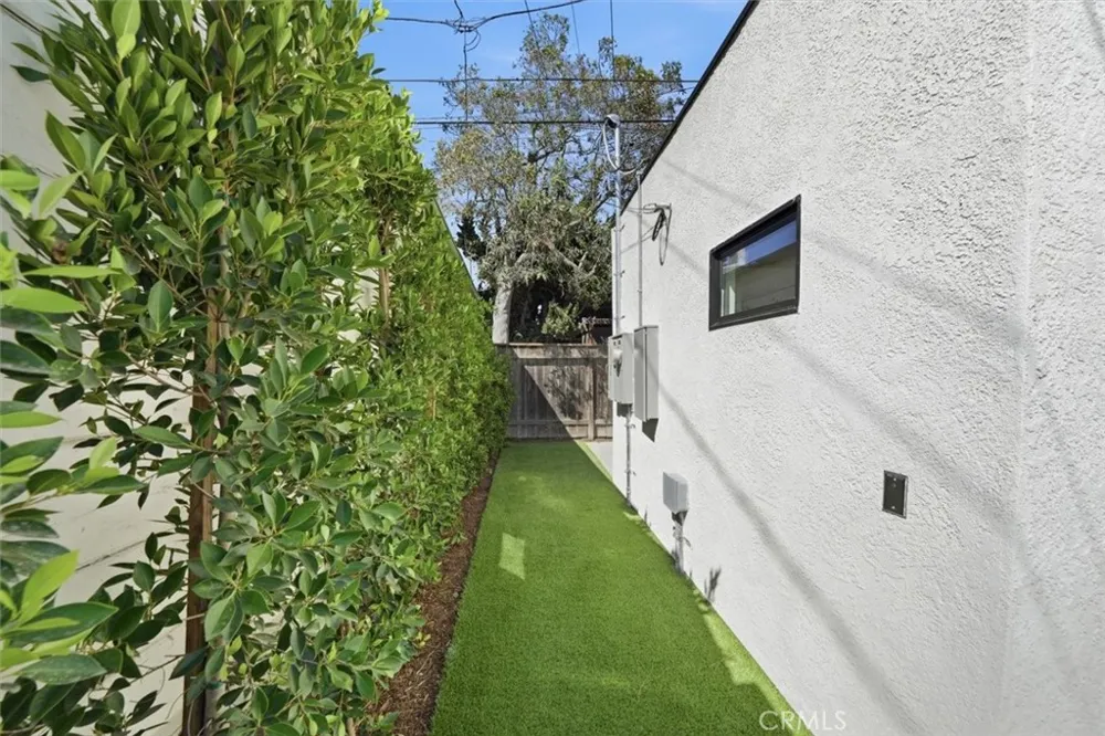 9127 Hargis Los Angeles, CA 90034