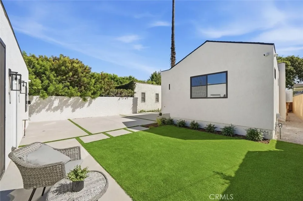 9127 Hargis Los Angeles, CA 90034