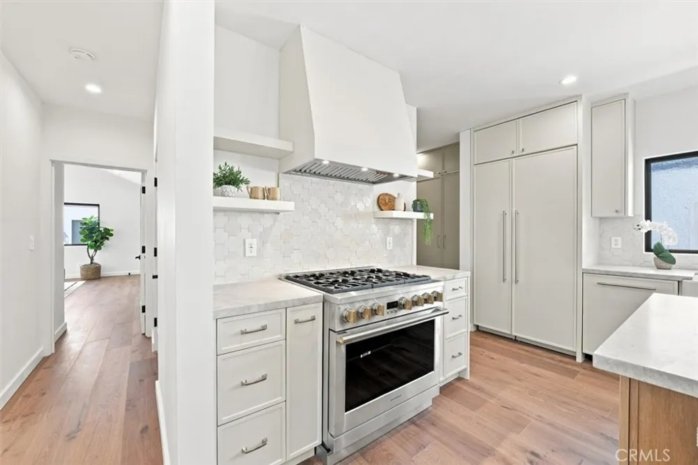 9127 Hargis Los Angeles, CA 90034
