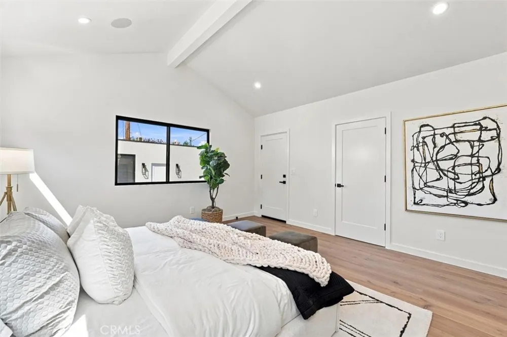 9127 Hargis Los Angeles, CA 90034