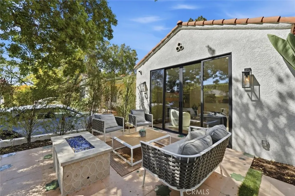 9127 Hargis Los Angeles, CA 90034