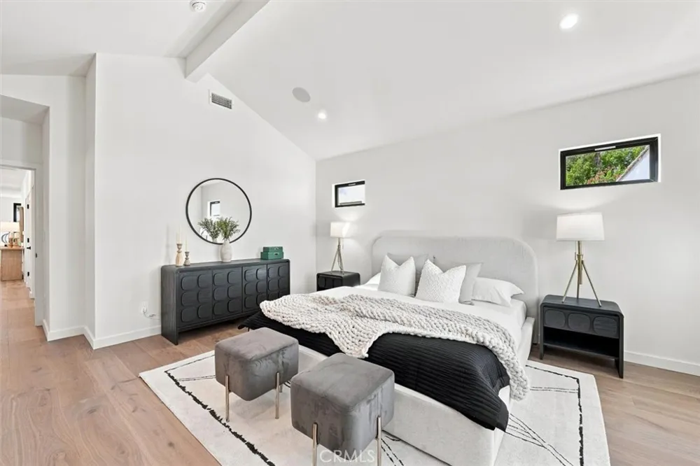 9127 Hargis Los Angeles, CA 90034