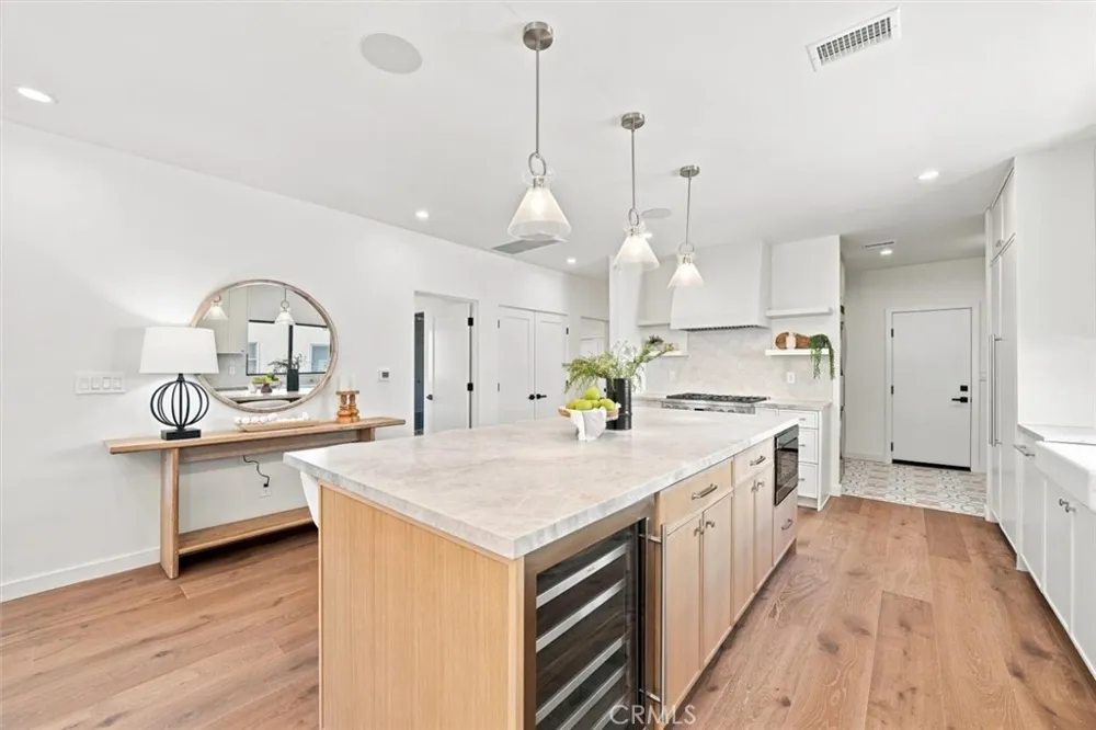 9127 Hargis Los Angeles, CA 90034