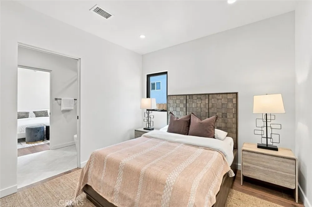 9127 Hargis Los Angeles, CA 90034