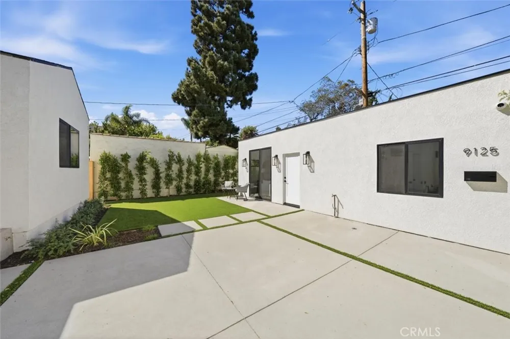 9127 Hargis Los Angeles, CA 90034