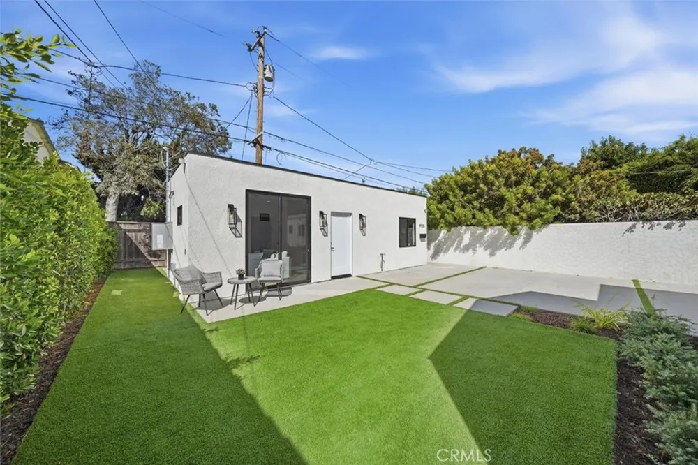 9127 Hargis Los Angeles, CA 90034