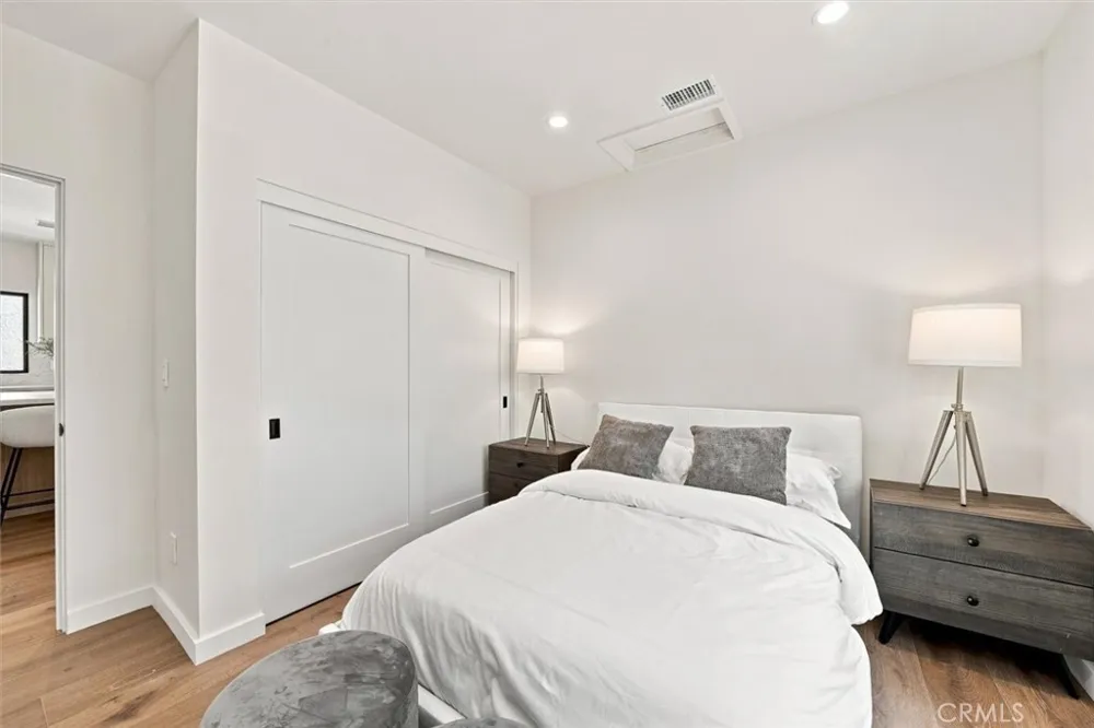 9127 Hargis Los Angeles, CA 90034