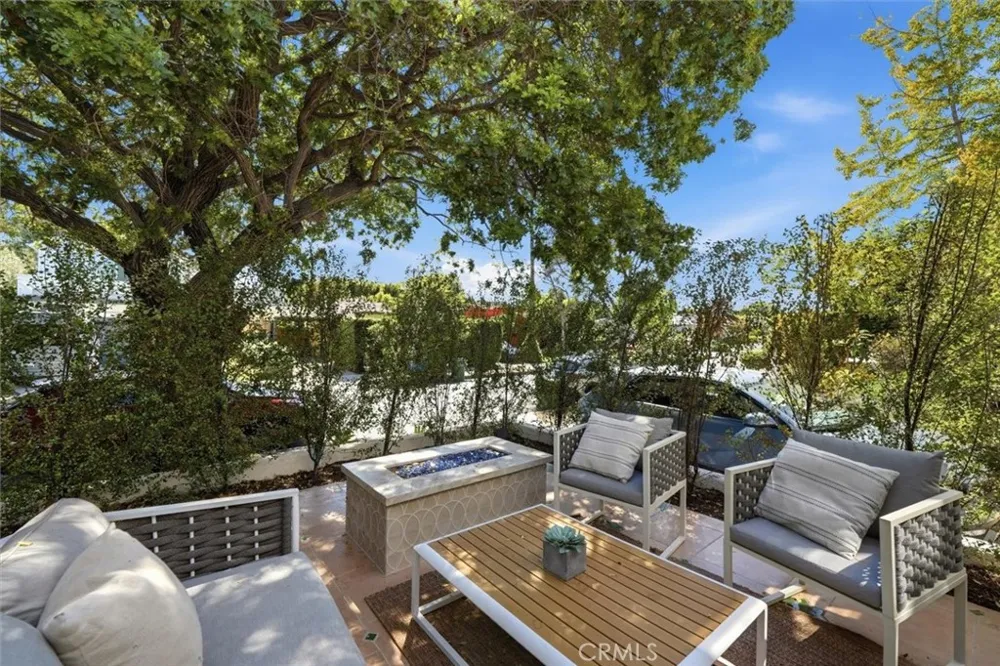 9127 Hargis Los Angeles, CA 90034