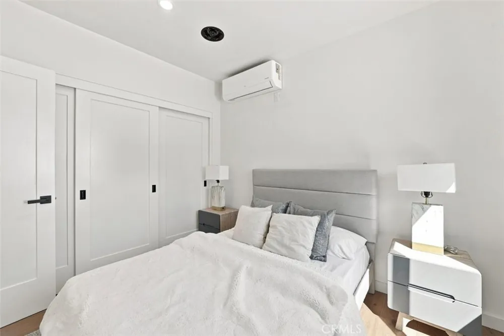 9127 Hargis Los Angeles, CA 90034