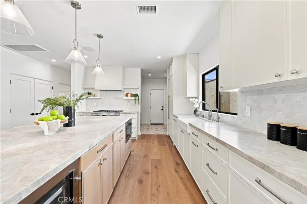 9127 Hargis Los Angeles, CA 90034