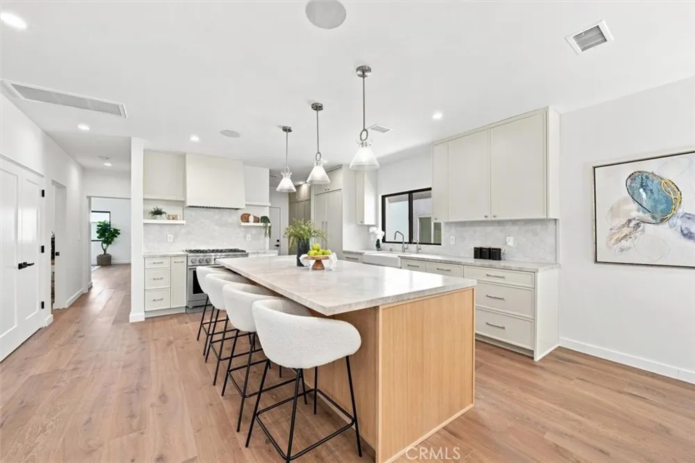 9127 Hargis Los Angeles, CA 90034