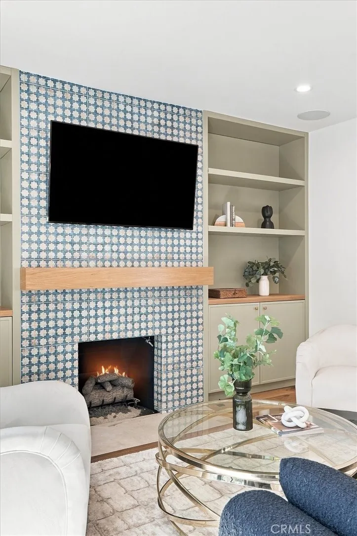 9127 Hargis Los Angeles, CA 90034