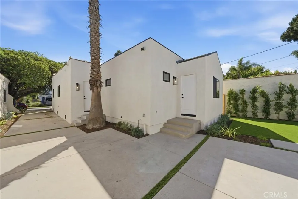 9127 Hargis Los Angeles, CA 90034