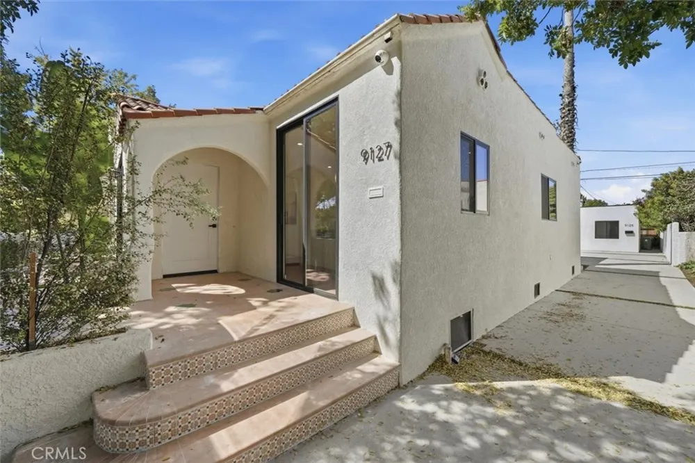 9127 Hargis Los Angeles, CA 90034
