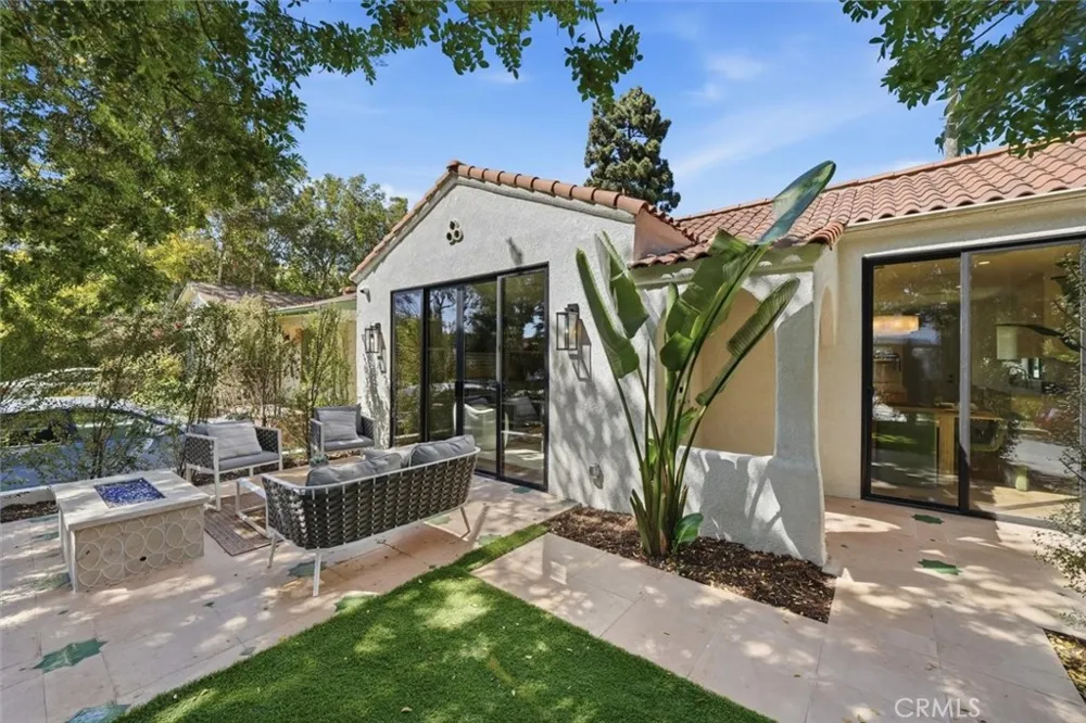 9127 Hargis Los Angeles, CA 90034