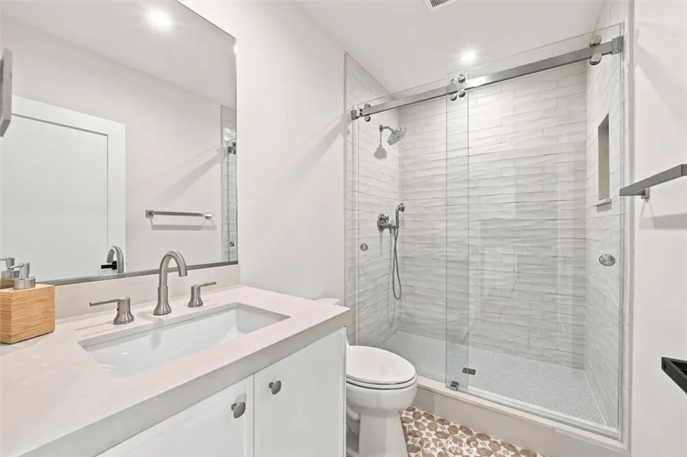 9127 Hargis Los Angeles, CA 90034