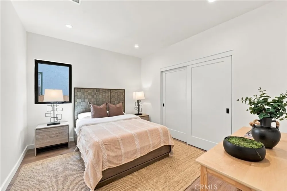 9127 Hargis Los Angeles, CA 90034