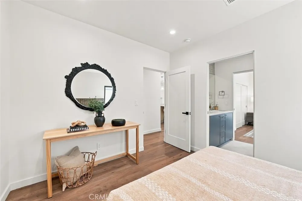 9127 Hargis Los Angeles, CA 90034