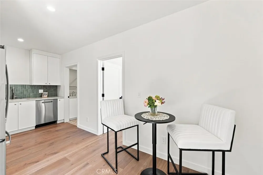 9127 Hargis Los Angeles, CA 90034