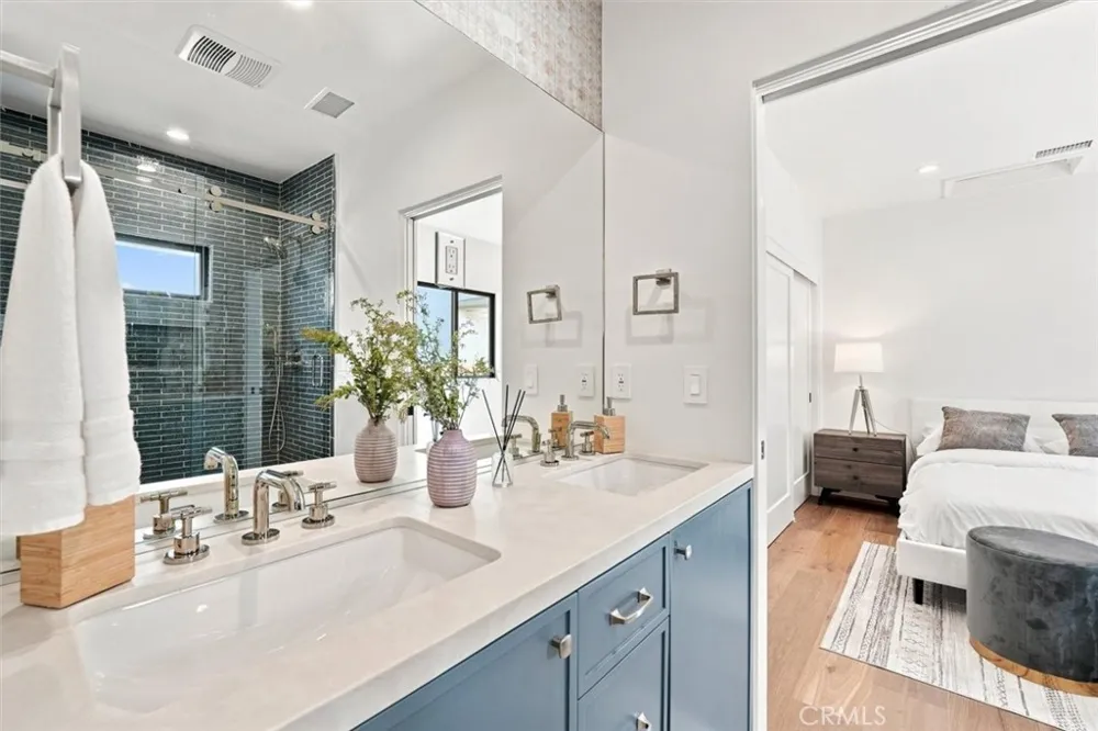 9127 Hargis Los Angeles, CA 90034