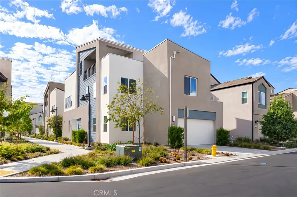107 Sawbuck Irvine, CA 92618