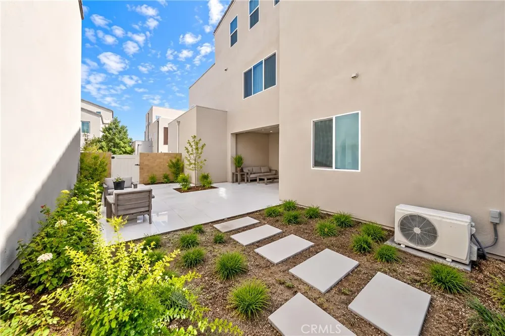 107 Sawbuck Irvine, CA 92618