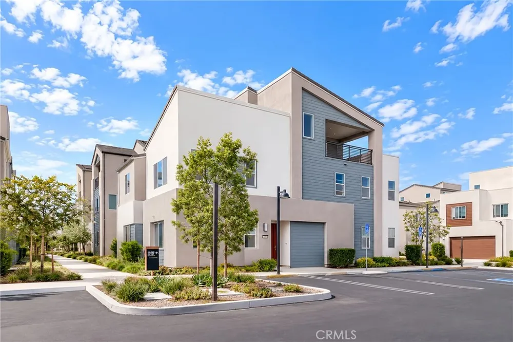 107 Sawbuck Irvine, CA 92618