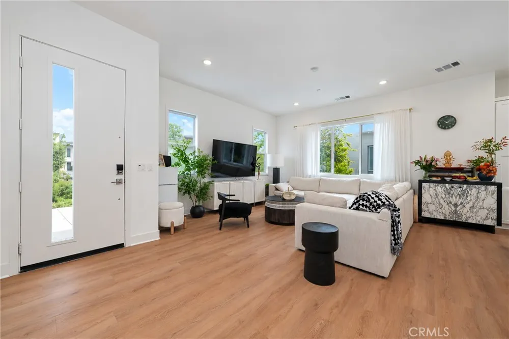 107 Sawbuck Irvine, CA 92618