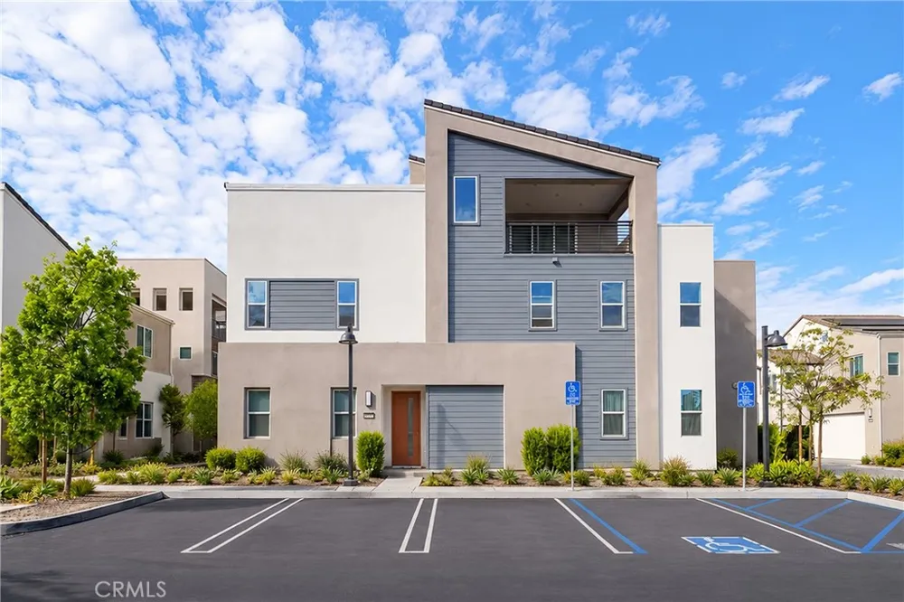107 Sawbuck Irvine, CA 92618