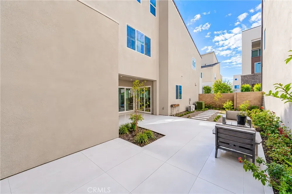 107 Sawbuck Irvine, CA 92618