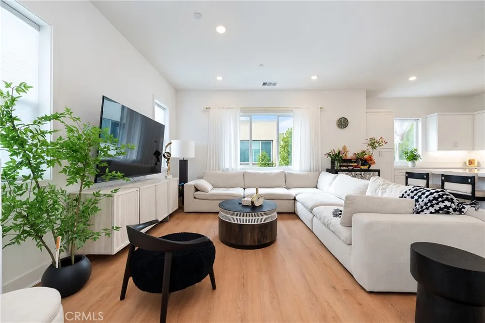 107 Sawbuck Irvine, CA 92618