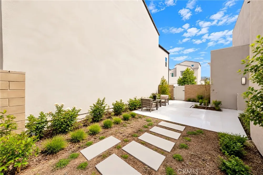 107 Sawbuck Irvine, CA 92618