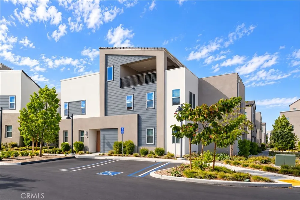 107 Sawbuck Irvine, CA 92618