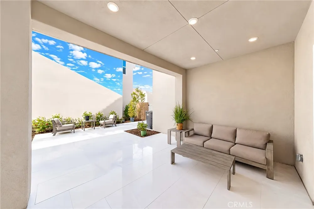 107 Sawbuck Irvine, CA 92618