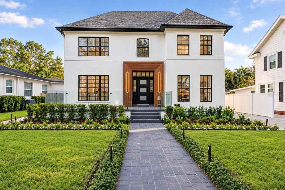 2802 W MORRISON AVENUE Tampa, FL 33629