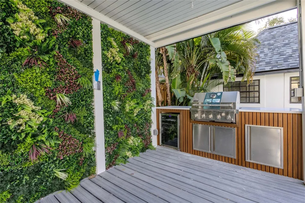 2802 W MORRISON AVENUE Tampa, FL 33629