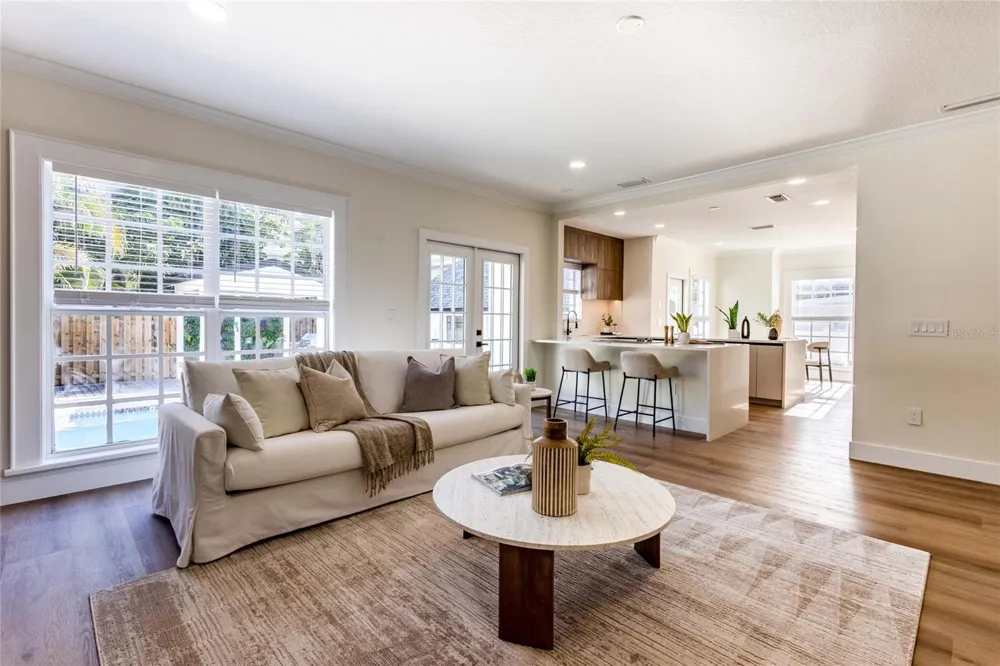 2802 W MORRISON AVENUE Tampa, FL 33629