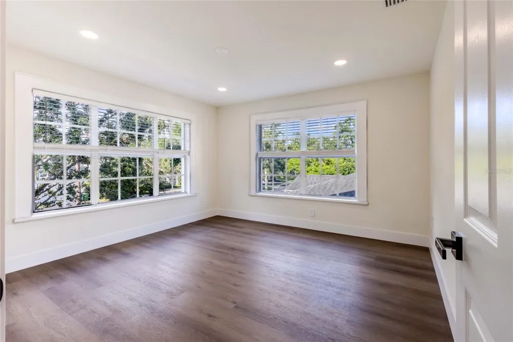 2802 W MORRISON AVENUE Tampa, FL 33629