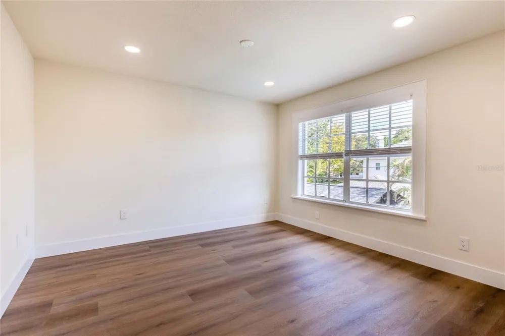 2802 W MORRISON AVENUE Tampa, FL 33629