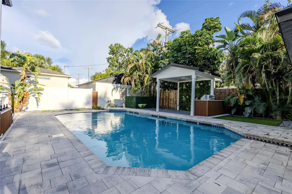 2802 W MORRISON AVENUE Tampa, FL 33629