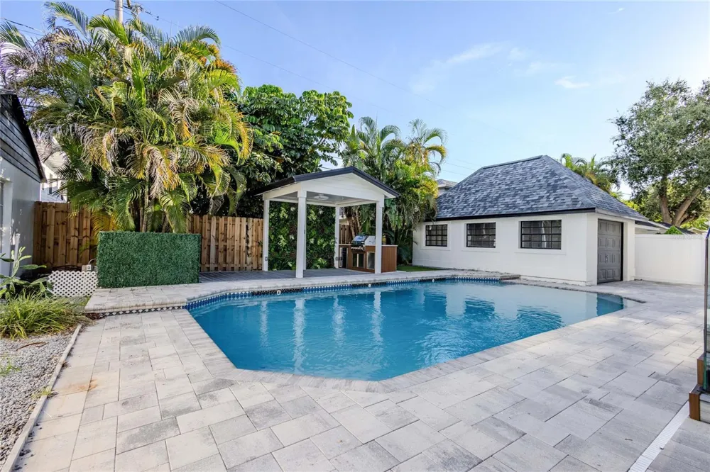 2802 W MORRISON AVENUE Tampa, FL 33629
