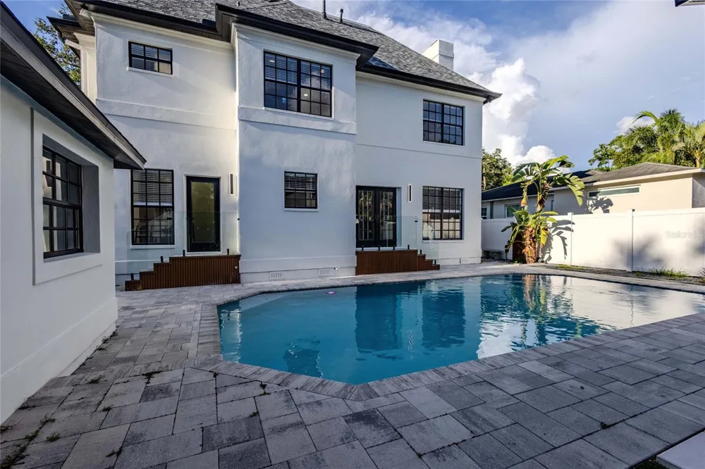 2802 W MORRISON AVENUE Tampa, FL 33629